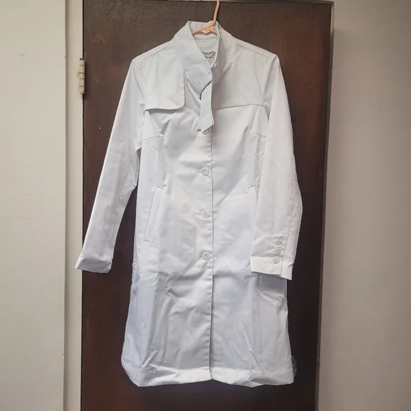 FIGS Lab Coat - Picture 1 of 15